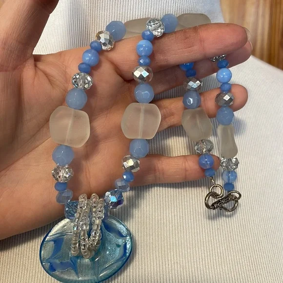 Blown glass pendant statement necklace - Picture 5 of 6